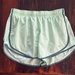 Nike Green Athletic Shorts Lightweight Moisture-Wicking